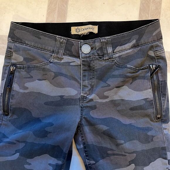 DEMOCRACY “AB” SOLUTION CAMO JEGGING WITH DISTRESSED KNEES SIZE 4 - Picture 4 of 10